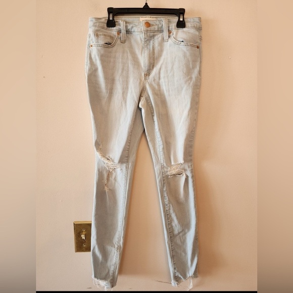 Universal Thread high rise skinny Distressed Jeans Size 2 reg - Picture 1 of 4